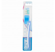 CLASSIC CARE 40 CEPILLO DENTAL ORAL-B MEDIANO