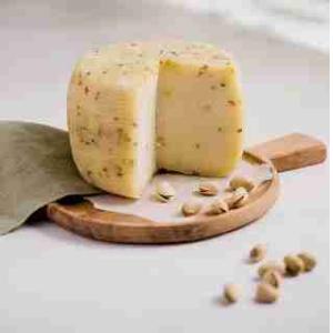 COW'S CHEESE WITH PISTACHIO DEDONI 750 GR (per kg)